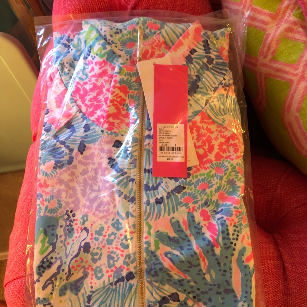 NWT in original packaging sz small pullover